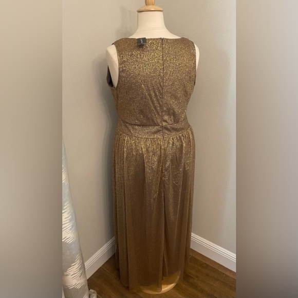 Plus Dress ✨ - Picture 5 of 6